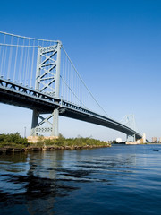 Fototapeta na wymiar Benjamin Franklin Bridge w Filadelfii.