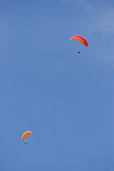 flying in couple
