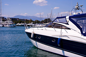 Fototapeta premium Un luxueux bateau sur la Côte d'Azur.