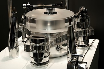 An exquisite high end turntable © Zoe