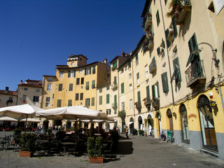 Piazza Anfiteatro, Lucca