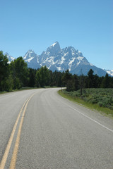 Naklejka premium The highway running into the mountains 