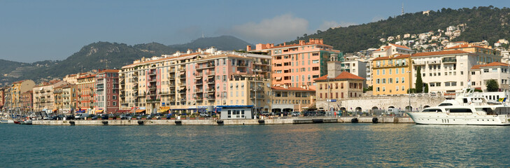 Fototapeta na wymiar Port w Nicei