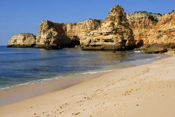 Fototapeta na wymiar small beach at algarve, the south of portugal