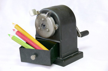 Alter Spitzer mit Buntstiften