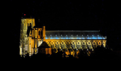 vue, cathédrale de Bourges de nuit