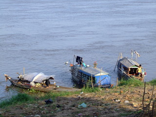 Les rives du Tonle a Phnom Penh