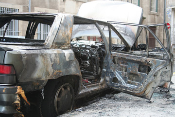 voiture br&ucirc;l&eacute;e