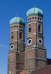 Fototapeta na wymiar Frauenkirche - symbol Monachium