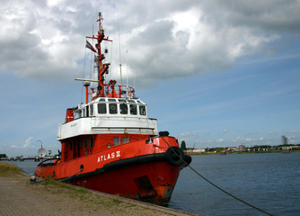 Tug boat