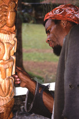 Sculpteur sur bois, Poindimie, Nouvelle-Calédonie