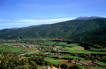Fototapeta na wymiar Villages in the Pyrenees mountain range in Spain.