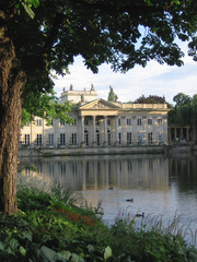 Fototapeta na wymiar Pałac Łazienkowski w Warszawie