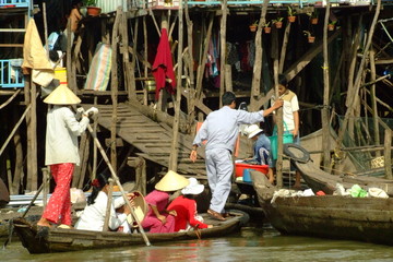 Transport de passagers, Mekong, Vietnam - obrazy, fototapety, plakaty