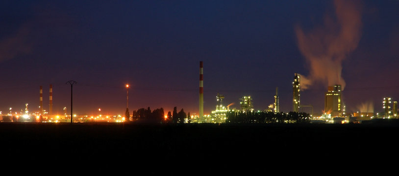 Raffinerie de nuit