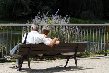 amoureux sur banc