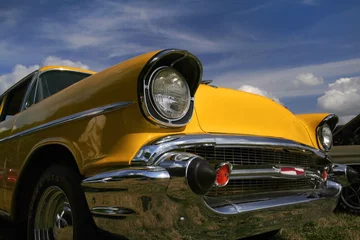 Zelfklevend Fotobehang Gele klassieke auto © SNEHIT PHOTO