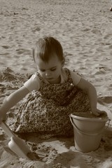 enfant dans le sable