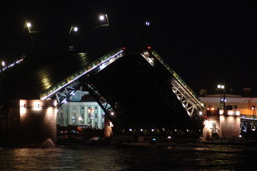 Fototapeta na wymiar Hochgezogene Brücke