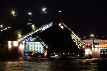 Zugbrücke in St. Petersburg - obrazy, fototapety, plakaty