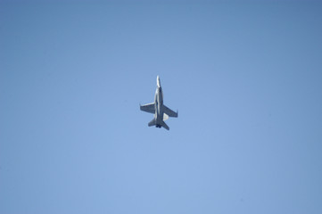 Avion F-18-270