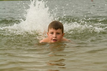 Fototapeta premium boy swims