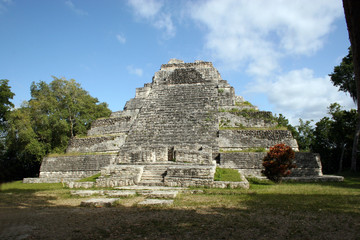 Fototapeta na wymiar Mayan Pyramid 2