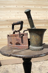 Iron and mortar. © iChip