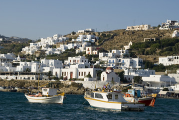 Fototapeta na wymiar greckie wyspy port z łodzi rybackich arcthitecture classic