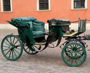 Fototapeta na wymiar Vintage horsecart