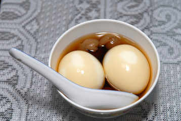 bowl and eggs on the tables