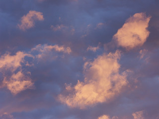 Naklejka na ściany i meble nuages au coucher du soleil