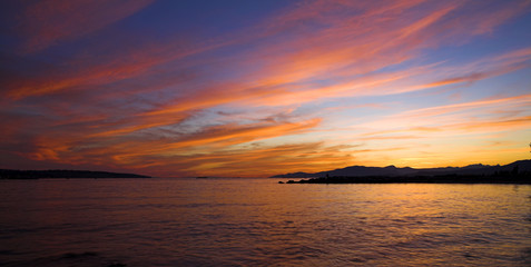 Naklejka premium vancouver scenery sunset shot from english bay