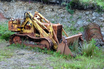 bulldozer abandonné