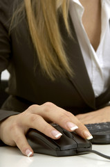 Ragazza che lavora al computer