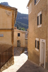 rue dans le village d'Estallenchs aux Baléares