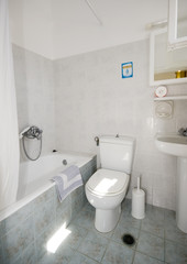 Fototapeta na wymiar Hotel Bathroom greckie wyspy