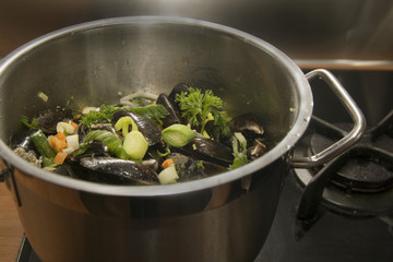 a pan full with tasteful mussels