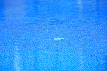 kühles blaues wasser