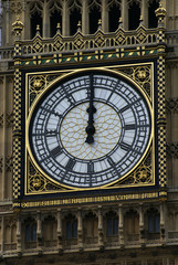 Fototapeta na wymiar Big Ben w Londynie na 12 o'clock