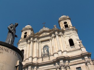 Catania chiesa San Francesco statua Cardinale Dusmet