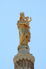 La bonne m&egrave;re