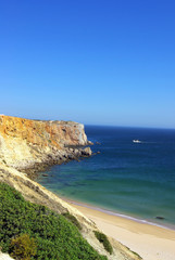 Fototapeta na wymiar Mareta bay i cape w Sagres, Algarve, Portugalia.