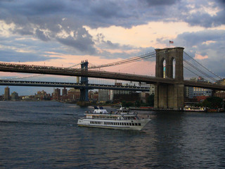 Obraz premium Brooklyn Bridge - sunset