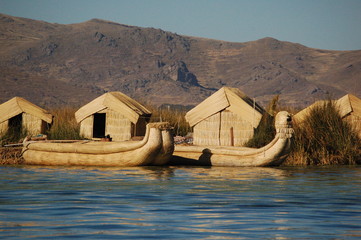 Schilfhäuser am Titicaca-See