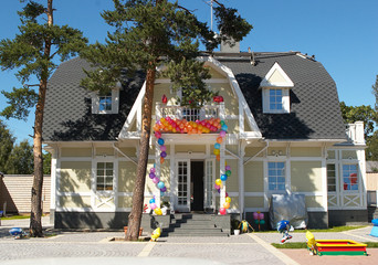 The house with balloons #3