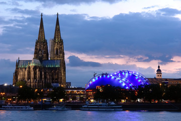 Obraz premium Cologne cathedral at dawn