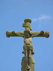 Fototapeta na wymiar croix de christ sur ciel bleu