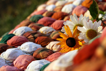 Quilt in warm autumn colors with daisies