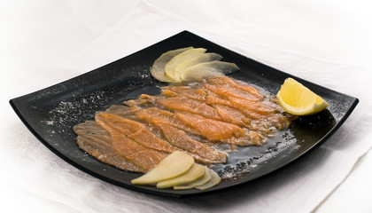 Fresh-frozen salmon slices